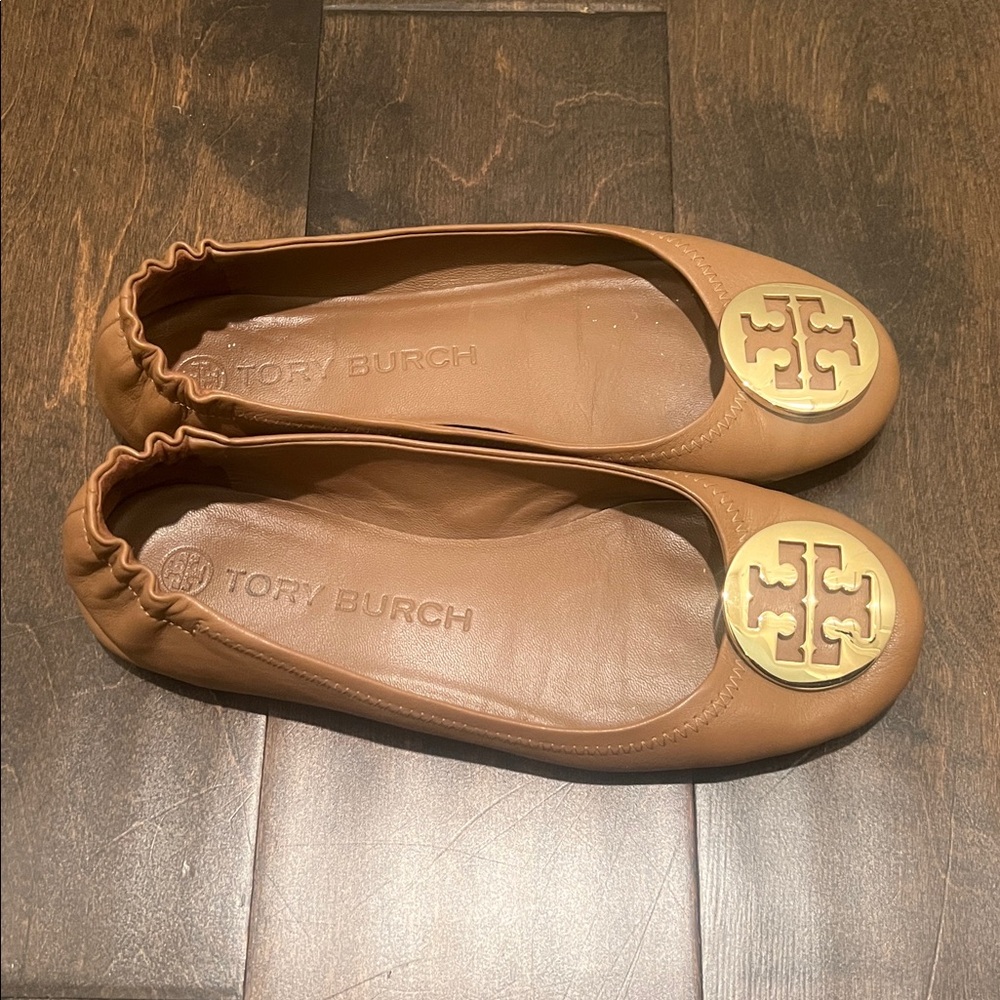 Tory Burch Claire Brown Leather Ballet Flats with Gold Emblem - Picture 2 of 6